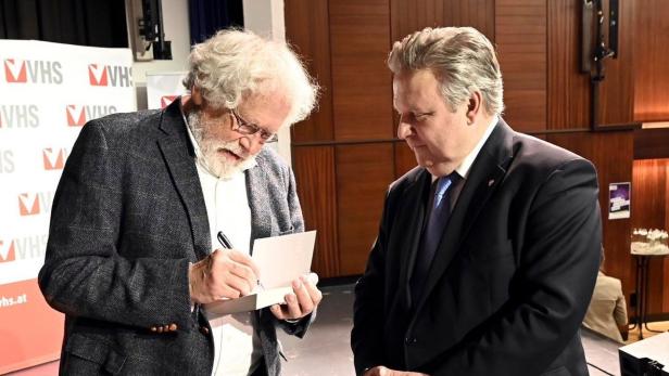 Anton Zeilinger und Bürgermeister Michael Ludwig (re.)