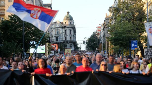 Demonstrationszug in Belgrad