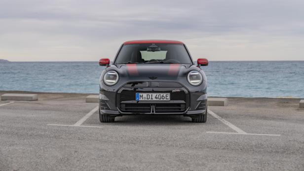 Einparken per Handy und Go-Kart Feeling: Der neue Mini Cooper SE im JCW Trim