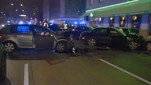 Der Serbe fuhr in den Gegenverkehr. Nach einer Kollision mit einem anderen Auto blieb sein Fahrzeug liegen