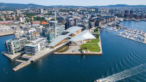 Fjord City in Oslo, Schiff, Hafen, moderne Architektur