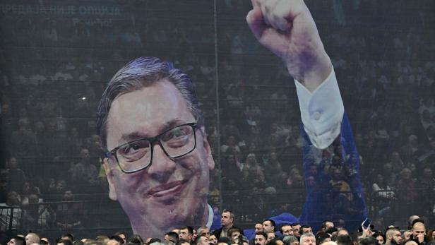 Vučić dominierte den Wahlkampf, obwohl man ihn gar nicht wählen kann. 