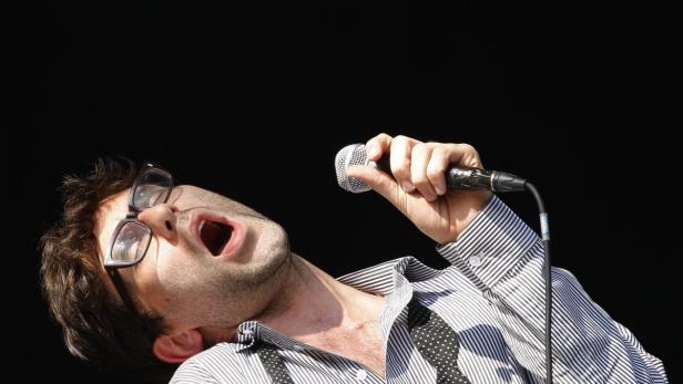 British singer Jamie Lidell performs during his concert at the Rock-en-Seine Festival in Saint-Cloud near Paris, August 29, 2008. REUTERS/Benoit Tessier (FRANCE)