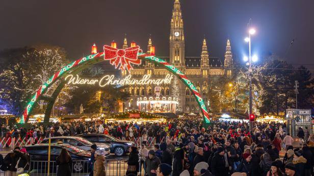 Überlaufener Rathausplatz: Lasst uns froh und munter sein