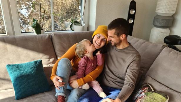 Familie Povoden: Natalie, Stefan und Tochter Hannah zu Besuch im eigenen Daheim 