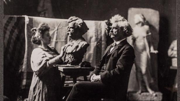 Die Künstlerin bei der Arbeit: Auch Mark Twain saß Modell im Atelier von TFR