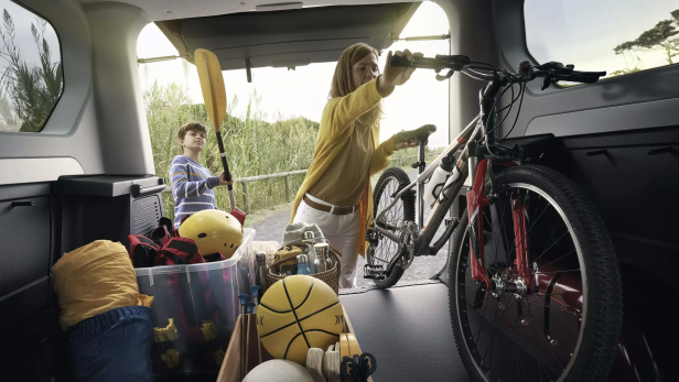 3, 6 oder 9 Sitze: In den Renault Trafic Passenger passen auch noch die Freunde der Kinder.