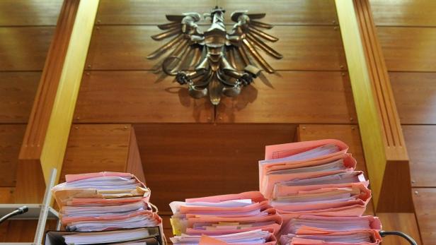 Männer mit HIV infiziert: 3 Jahre Haft