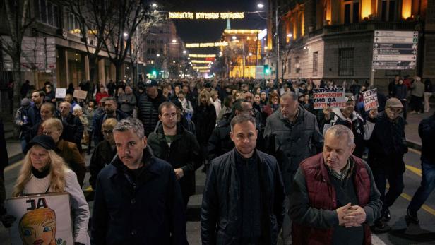 Wieder Proteste gegen Wahlergebnis in Belgrad: Studierende festgenommen