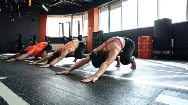 Größere Brüste durch Sport: Das sagt ein Fitnesstrainer zum viralen Training