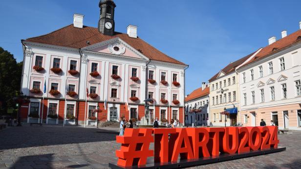 Stadtporträt Tartu: Ein Busserl am Rathausplatz