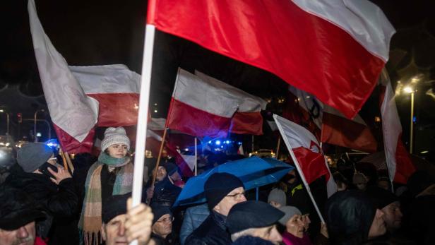 Polen: PiS ruft wegen Umbau öffentlicher Medien zu Demo auf