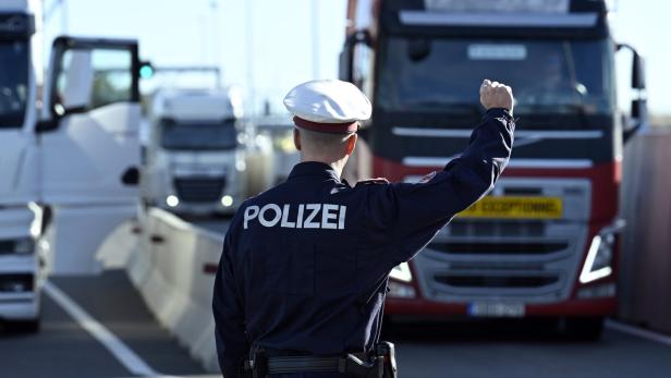 Lkw-Fahrer täuschte Tiroler Polizei mit künstlichem Urin