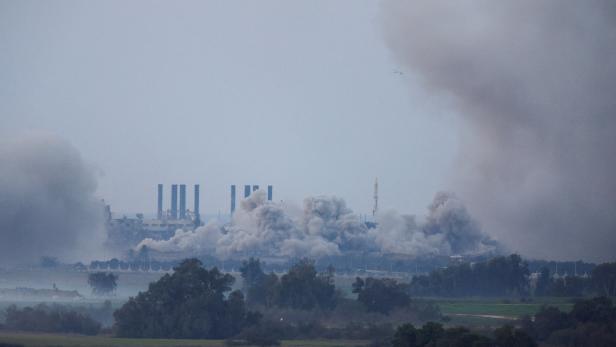 Rauch über Gebiete im Gazastreifen