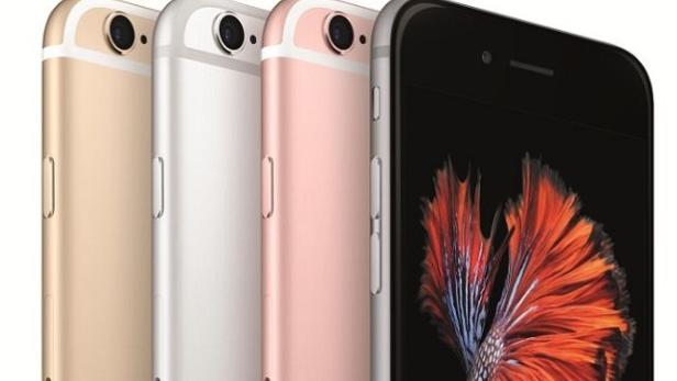 Nahaufnahme von vier iPhones in Gold, Silber, Roségold und Space Grau.