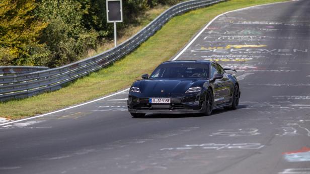 Porsche Taycan pulverisiert eigenen Rekord auf der Nordschleife um 26 Sekunden