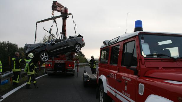 Zwei Unfälle hielten Einsatzkräfte auf Trab