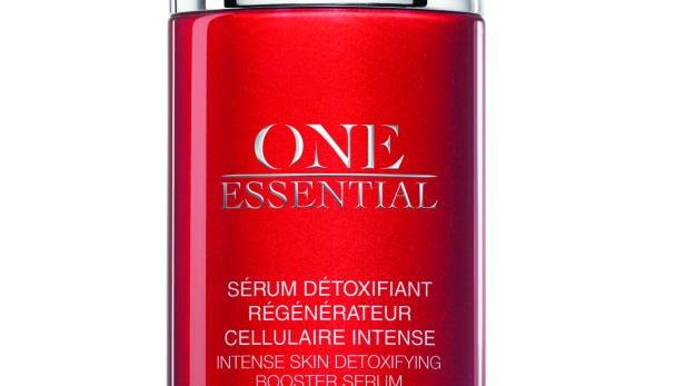 Der im „One Essential“- Serum von Dior enthaltene Extrakt aus rotem Hibiskus befreit die Haut von Toxinen. Um ca. 116 Euro