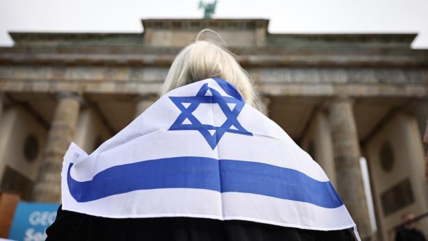 Paar in Berlin angegriffen, weil es Hebräisch sprach