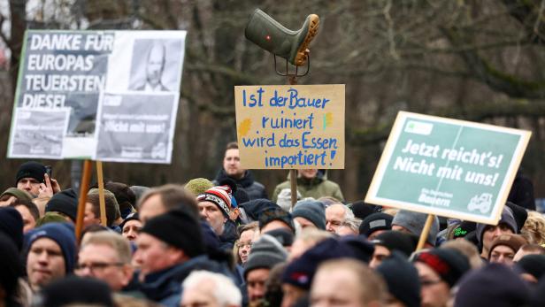 Demonstration gegen die Kürzung der Kfz-Steuersubventionen in Berlin am 18. Dezember 2023.