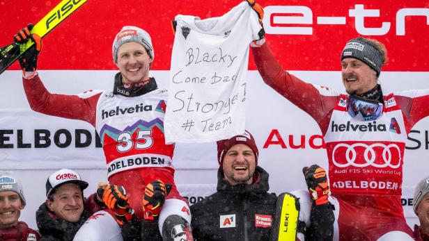 Dominik Raschner und Manuel Feller grüßten ihren verletzten Teamkollegen Marco Schwarz