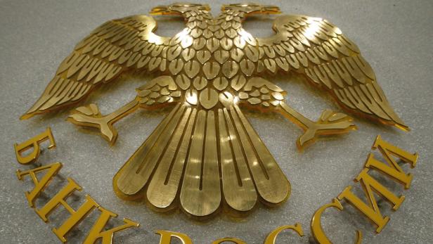 Das goldene, doppelköpfige Adler-Emblem der russischen Zentralbank.