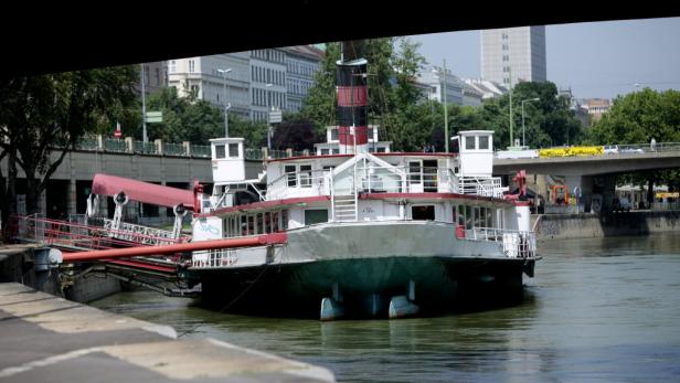 Wiener Donaukanal: Brand am Clubschiff