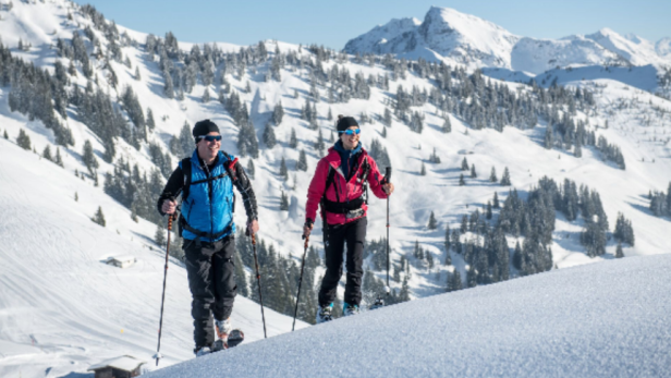 Die legendärste Sportstadt der Alpen bietet sich auch für ausgedehnte Skitouren an