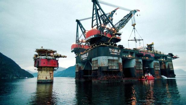 Diese Bilder vor der norwegischen Küste könnten öfters auftreten. Hier eine Ölbohrinsel vor einem Fjord.