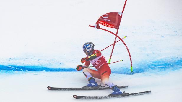 Ski-Star Odermatt in erstem Lauberhorn-Training Schnellster
