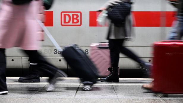 Stehende Bahn der Deutschen Bahn während des GDL Lokführerstreiks