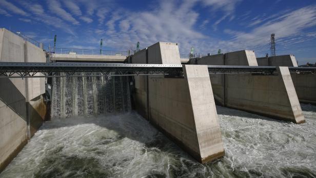 Laufkraftwerke müssen in den Sommermonaten wegen der Trockenheit mit weniger Wasser auskommen