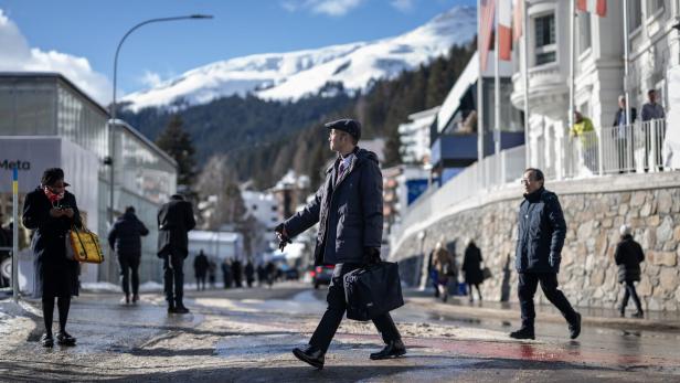 Davos: Bühne der Mächtigen - oder "Zentrum des Bösen"?