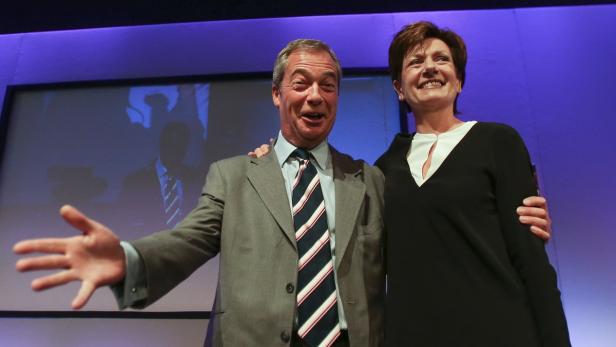 Ex-Parteichef Nigel Farage (li.) mit seiner Nachfolgerin Diane James