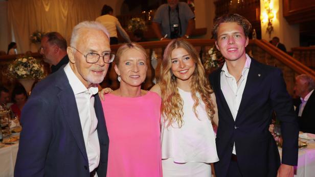 Die Erben: Beckenbauer im Jahr 2022 mit seiner mittlerweile dritten Frau Heidi und den gemeinsamen Kindern Francesca (20) und Joel (23)