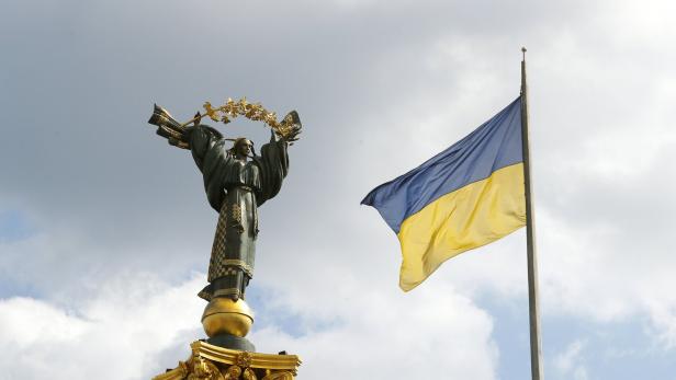 Ukrainische Flagge in Kiew