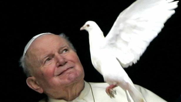 Das Pontifikat von Johannes Paul II. war mit über 26 Jahren das längste im vergangenen Jahrhundert. Als Papst stellt er Rekorde auf; Millionen jubelten ihm zu.