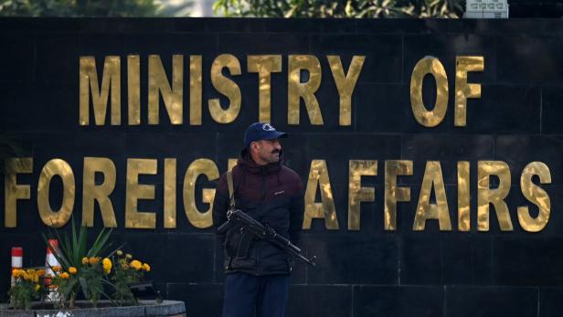 A Pakistani police officer stands guard outside Pakistan's Foreign Ministry building in Islamabad on January 18, 2024. 