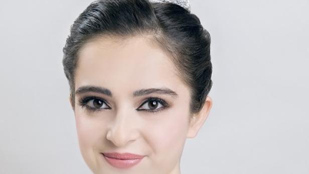 Opernball-Frisur der Debütantinnen.