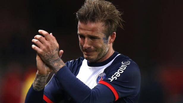 David Beckham applaudiert mit Tränen in den Augen.