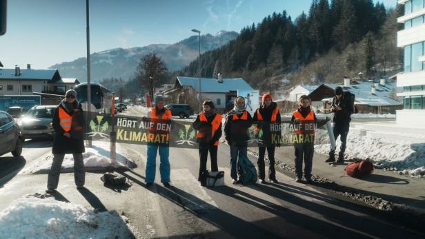 Klima-Demo vor Start zum Hahnenkammrennen