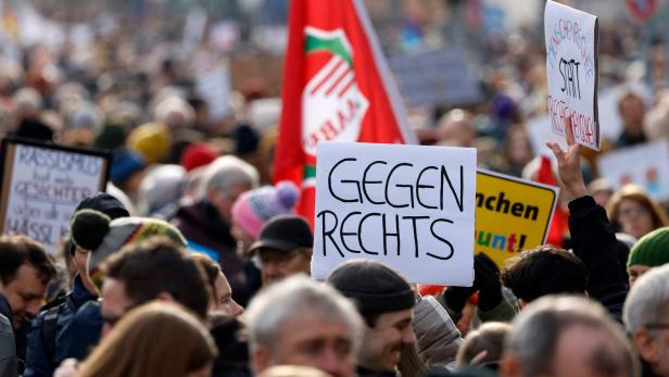 München: Laut Veranstaltern 250.000 Menschen gegen Rechtsextremismus - Demo abgebrochen