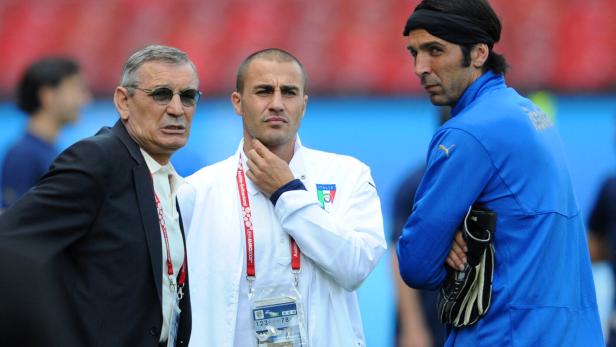 Luigi &quot;Gigi&quot; Riva mit Fabio Cannavaro und Gianluigi Buffon 2008.