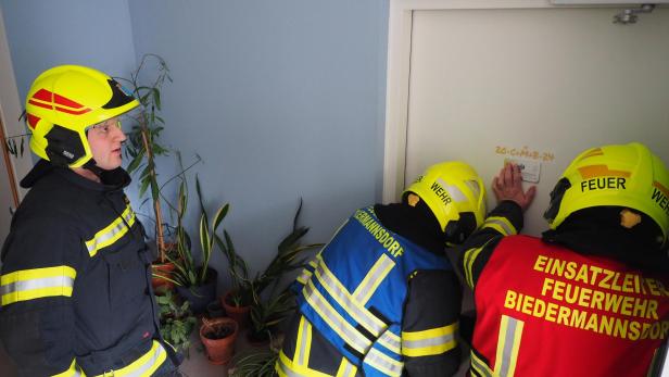 Aus Wohnung ausgesperrt: Feuerwehr Biedermannsdorf rückte aus