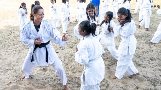 Die Weltmeisterin und ihre Karate-Mädchen