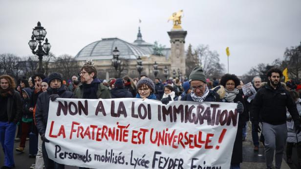 Frankreich: Verfassungsrat kippt großen Teil des umstrittenen Migrationsgesetzes