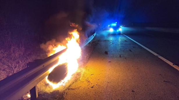 Lkw-Reifen in NÖ in Brand: Dazugehöriges Fahrzeug nicht vor Ort