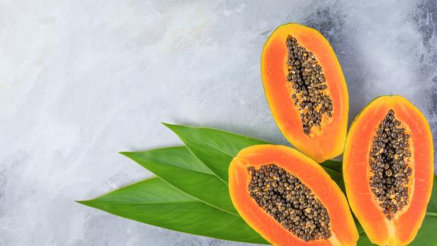 Vielseitige Papaya: Das exotische Obst als Suppe und im Strudel