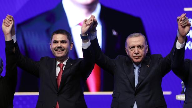 Präsident Erdoğan (r.) will mit dem ehemaligen Bauminister Murat Kurum (l.) Istanbul zurückgewinnen, 7. Jänner 2024.