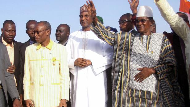 Die Premierminister von Niger (Ali Mahamane Lamine Zeine), Burkina Faso (Apollinaire Joachim Kyelem de Tambela) und Mali (Choguel Kokalla Maiga).
